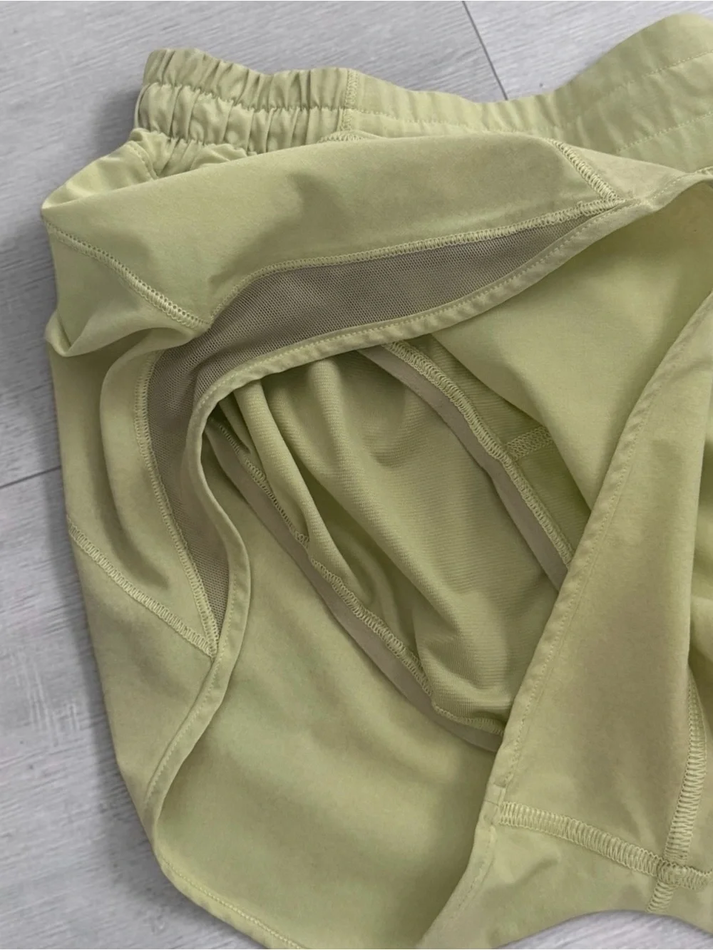 Lululemon Women’s Light Green Performance Running Shorts! Size 6!